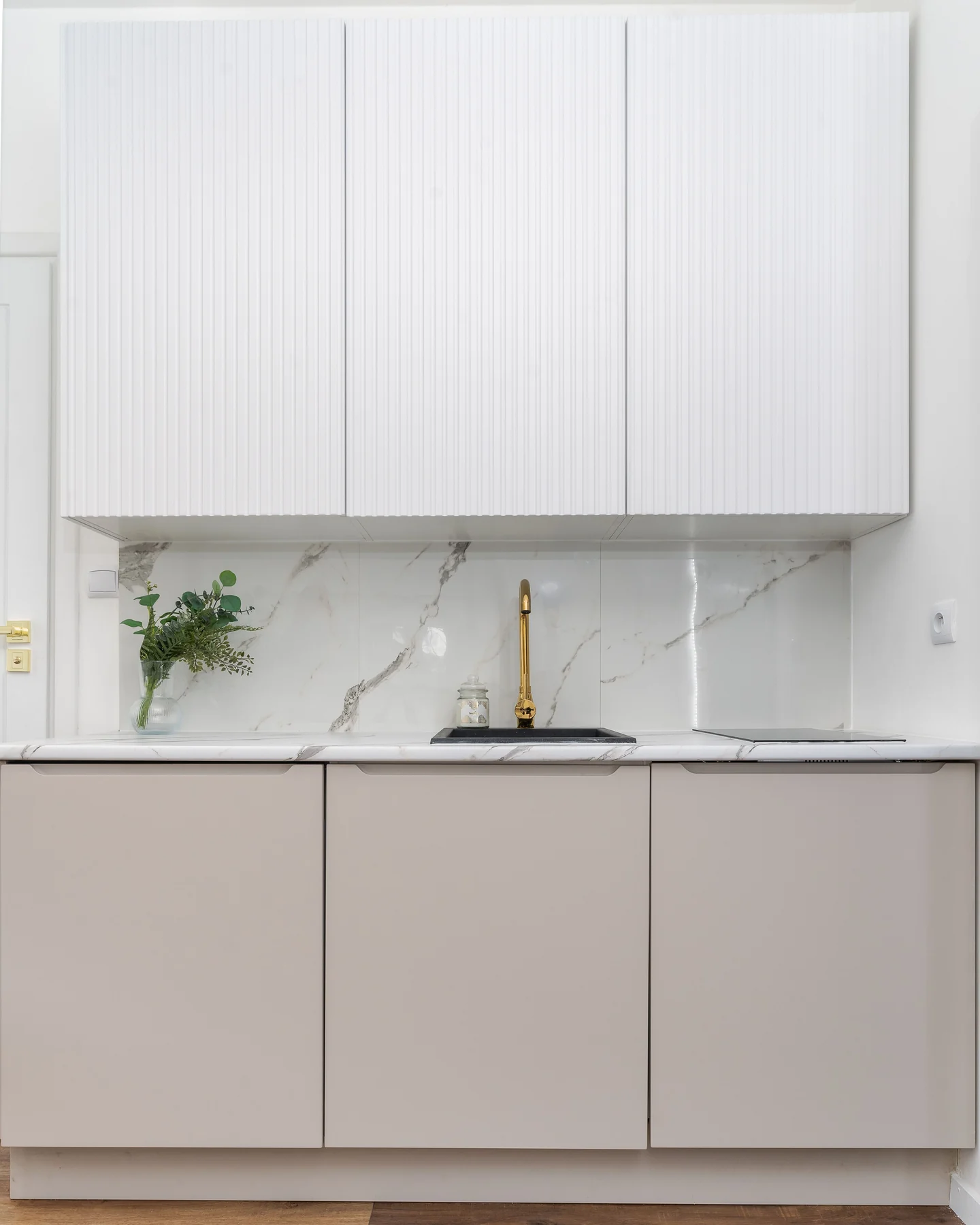 A bright, freshly cleaned kitchen